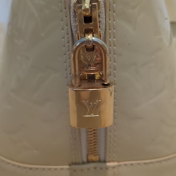 Louis Vuitton Vernis Alma Pm Monogram Doctor Bag - Picture 6 of 17